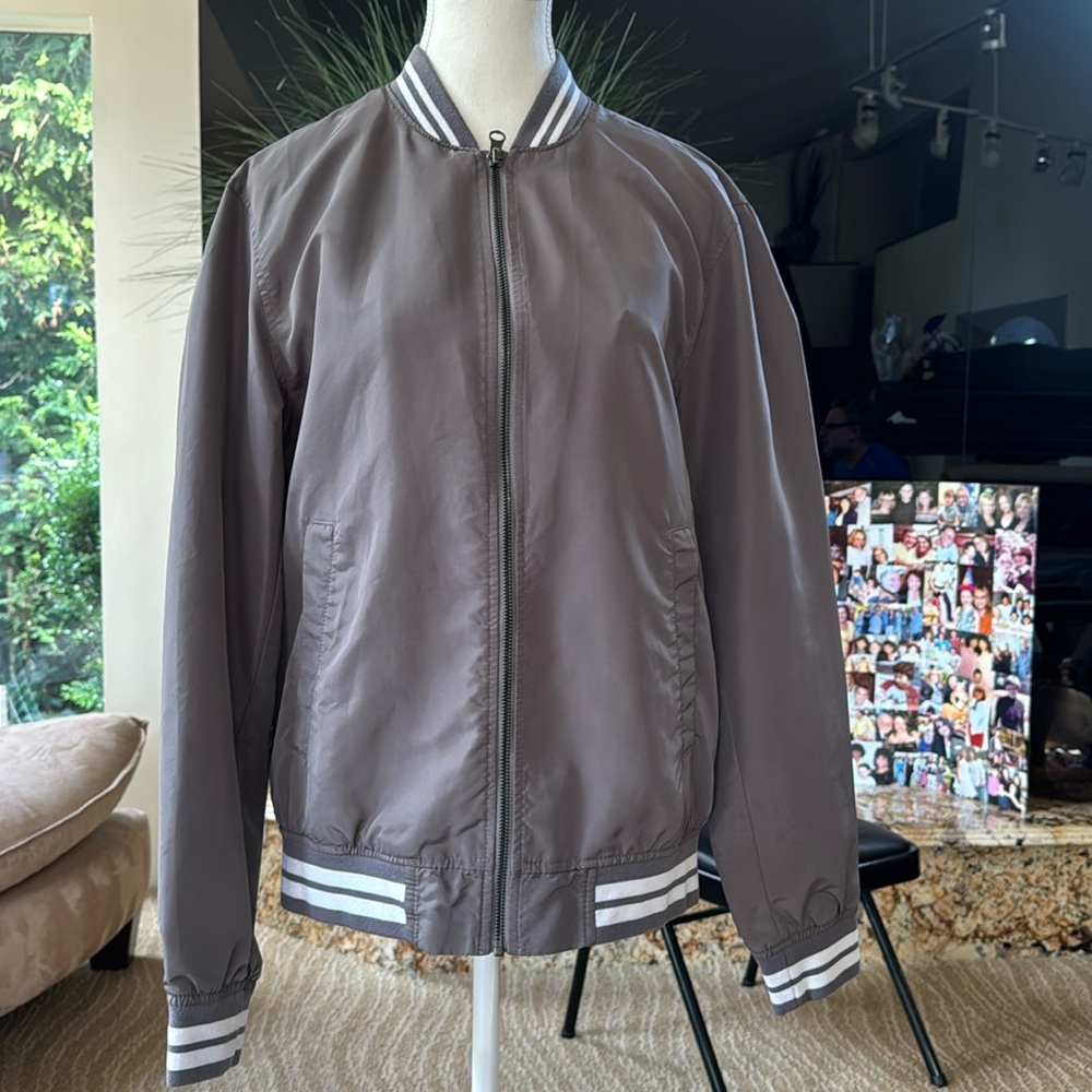 Amazon essentials bomber jacket medium men’s